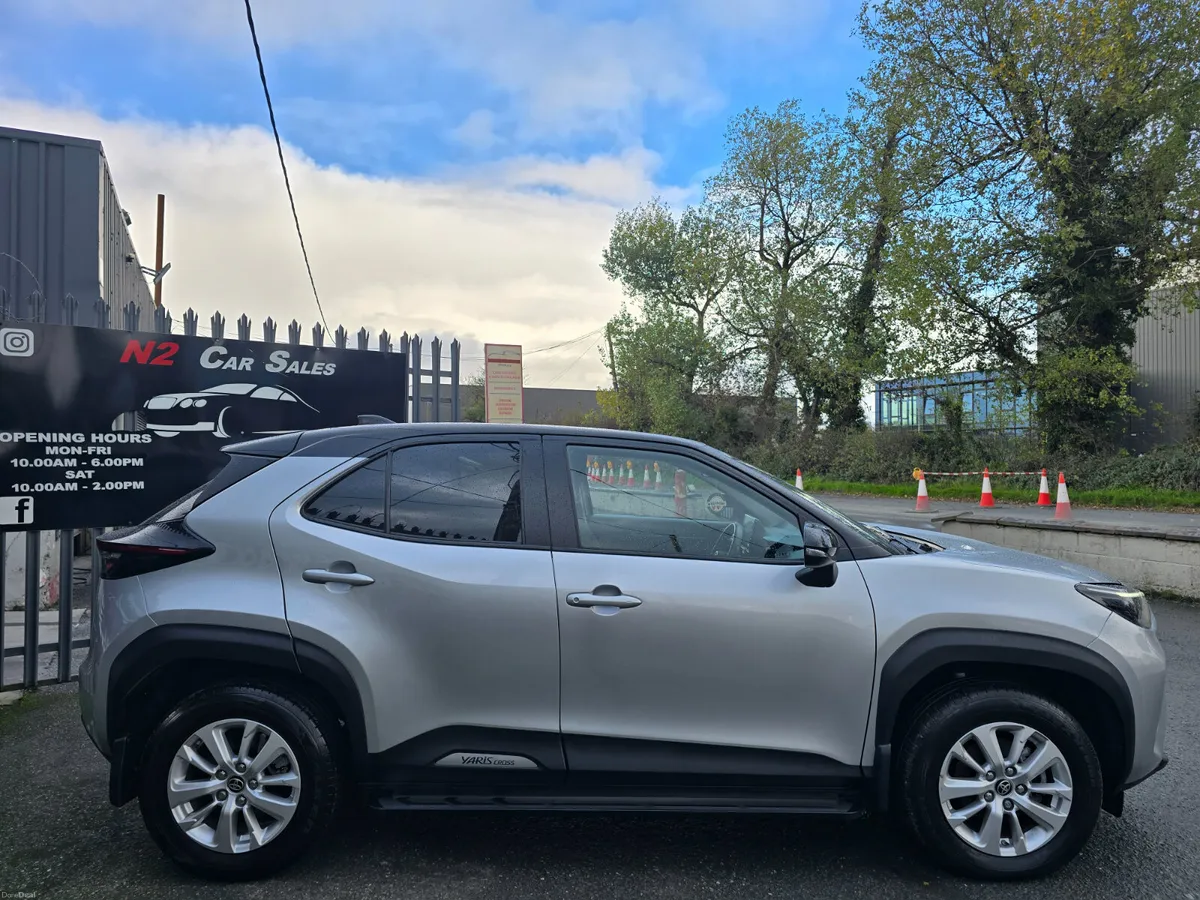 231 Toyota Yaris Cross Hybrid Auto, ONLY 9k KM - Image 3