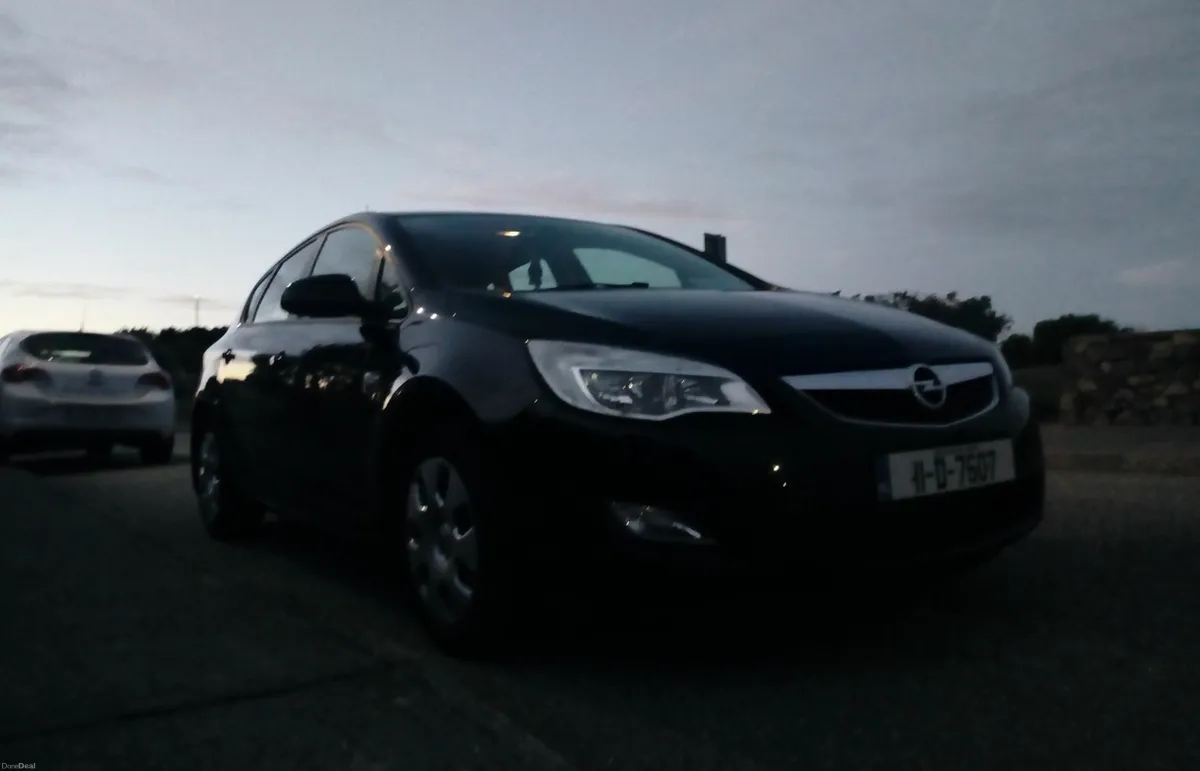 Opel Astra 2011 - Image 3