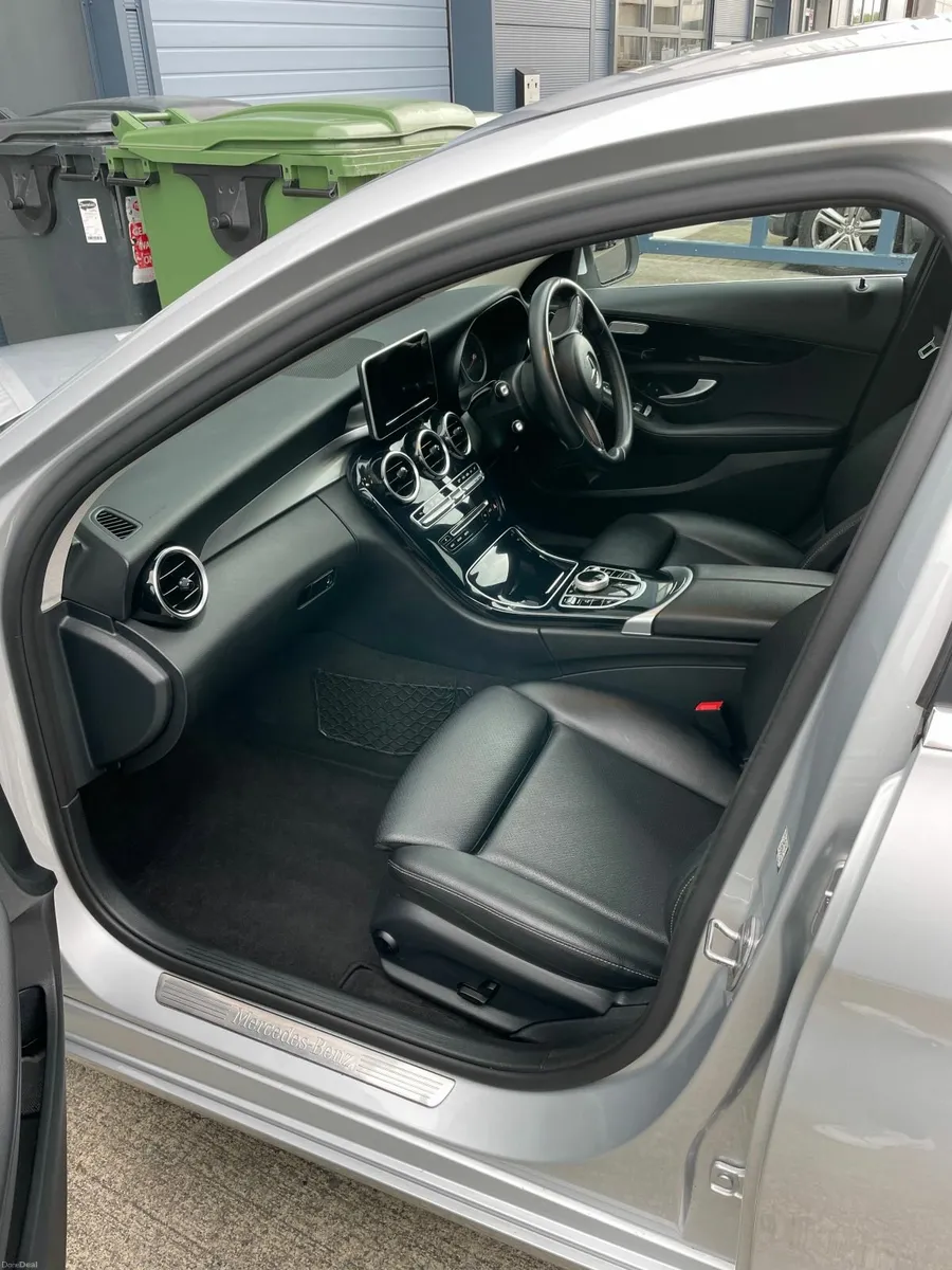 Mercedes-Benz C-Class Executive  2018 AVANTGARDE - Image 3