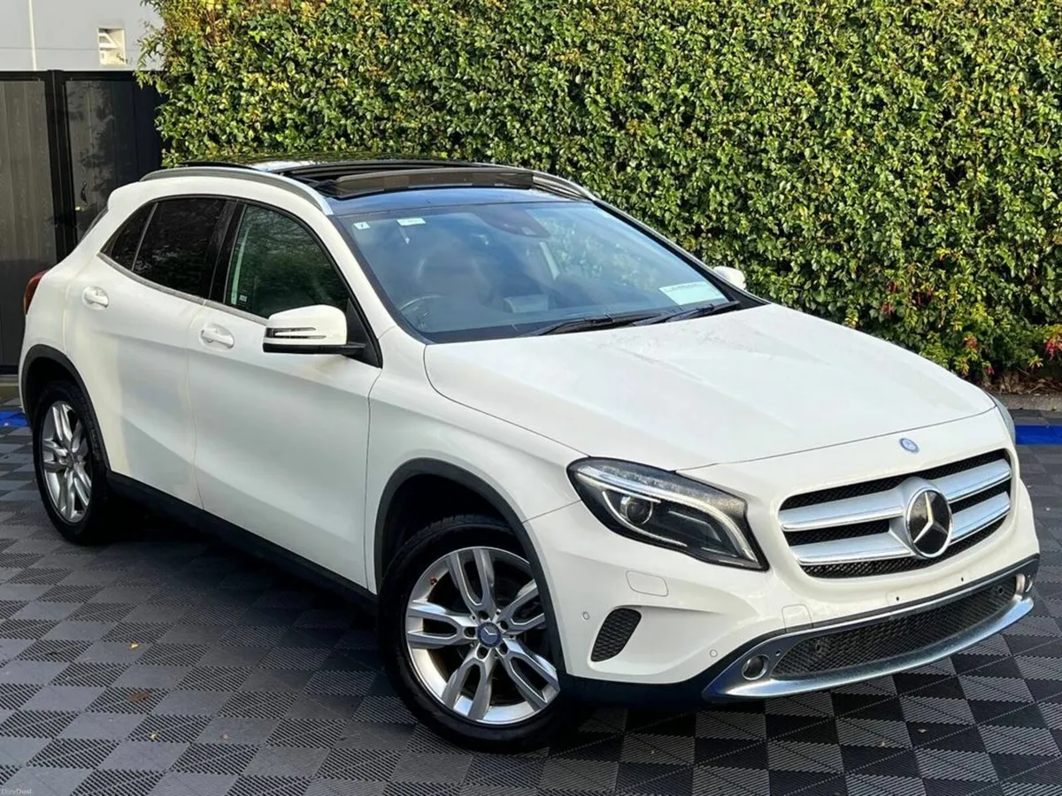 Mercedes-Benz GLA GLA180 1.6 AUTO // PANORAMIC SUN - Image 1
