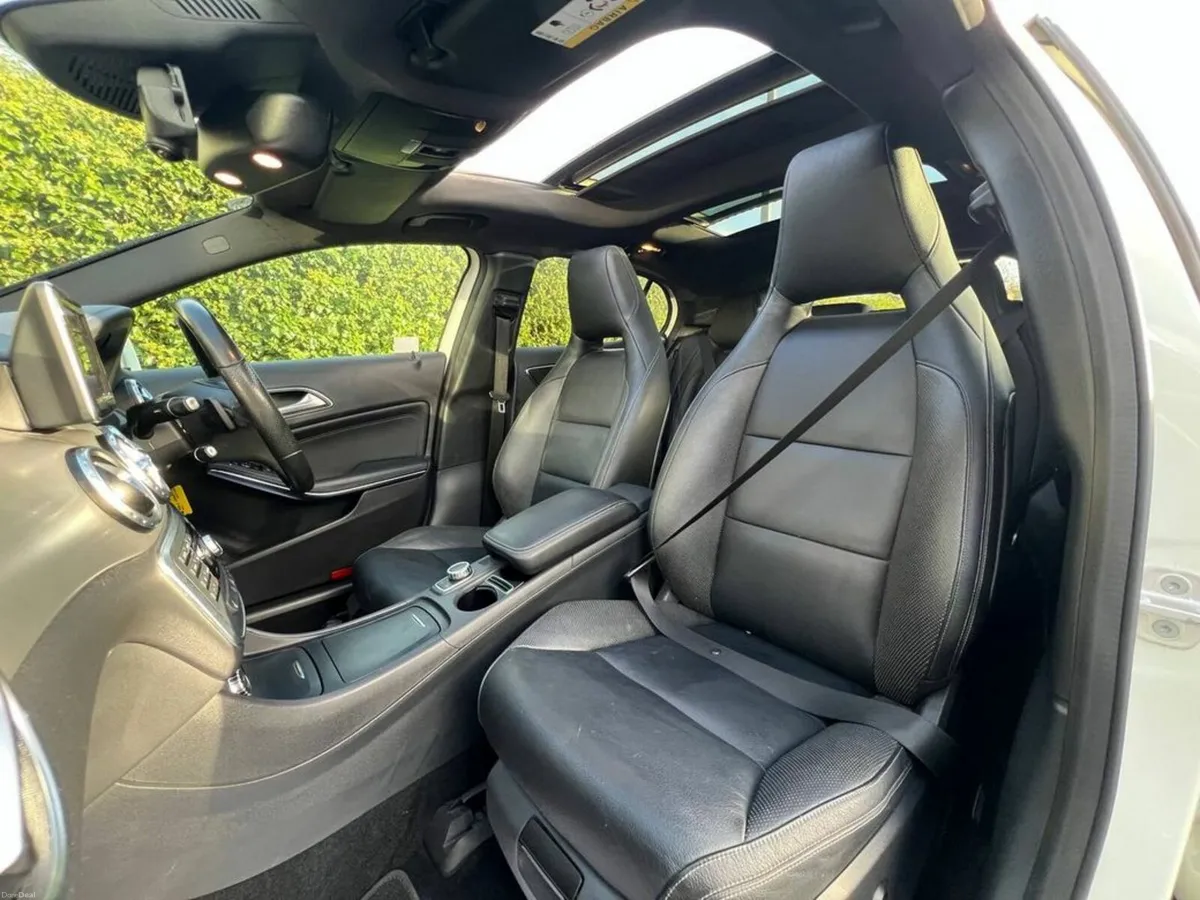 Mercedes-Benz GLA GLA180 1.6 AUTO // PANORAMIC SUN - Image 2
