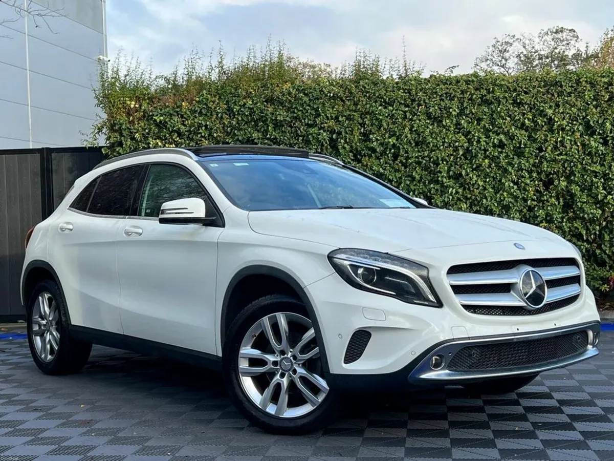 Mercedes-Benz GLA GLA180 1.6 AUTO // PANORAMIC SUN - Image 3
