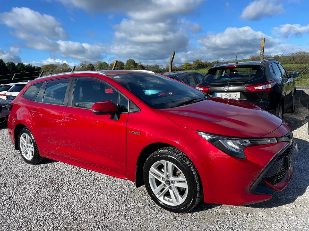 Toyota Corolla 1.8 Hybrid - Image 2