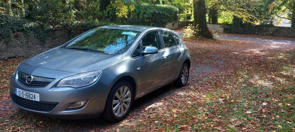 Opel Astra 2012 - Image 1