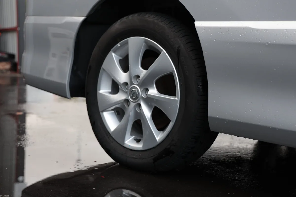 NISSAN SERENA 2015 SILVER - Image 4