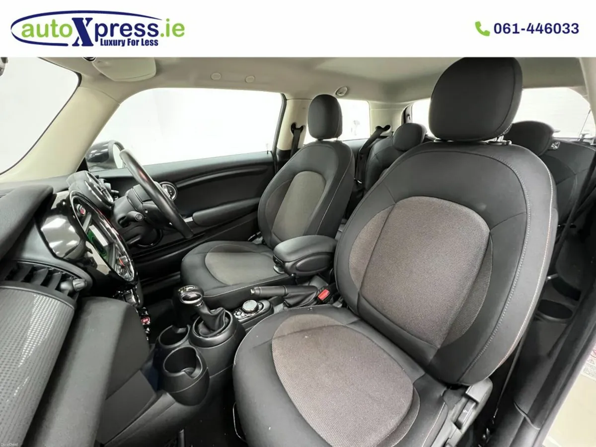 Mini Cooper 1.5 Automatic, Reversing camera, Low m - Image 4