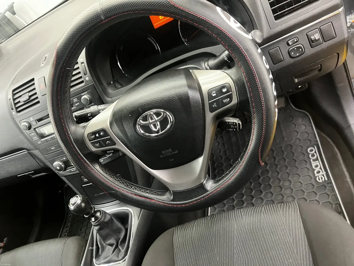 Toyota Avensis 2010 - Image 2