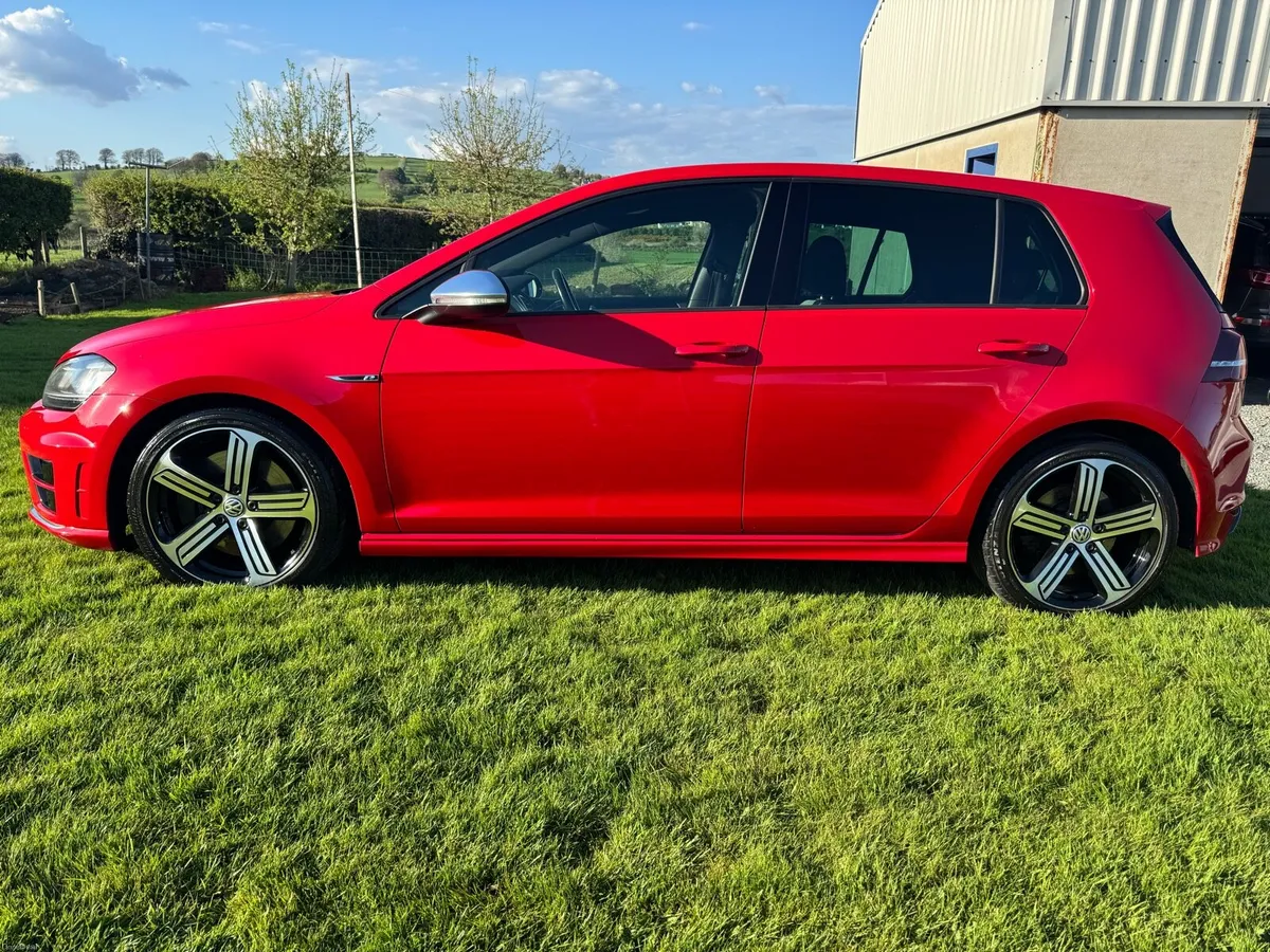 2015 Volkswagen Golf R - Image 3