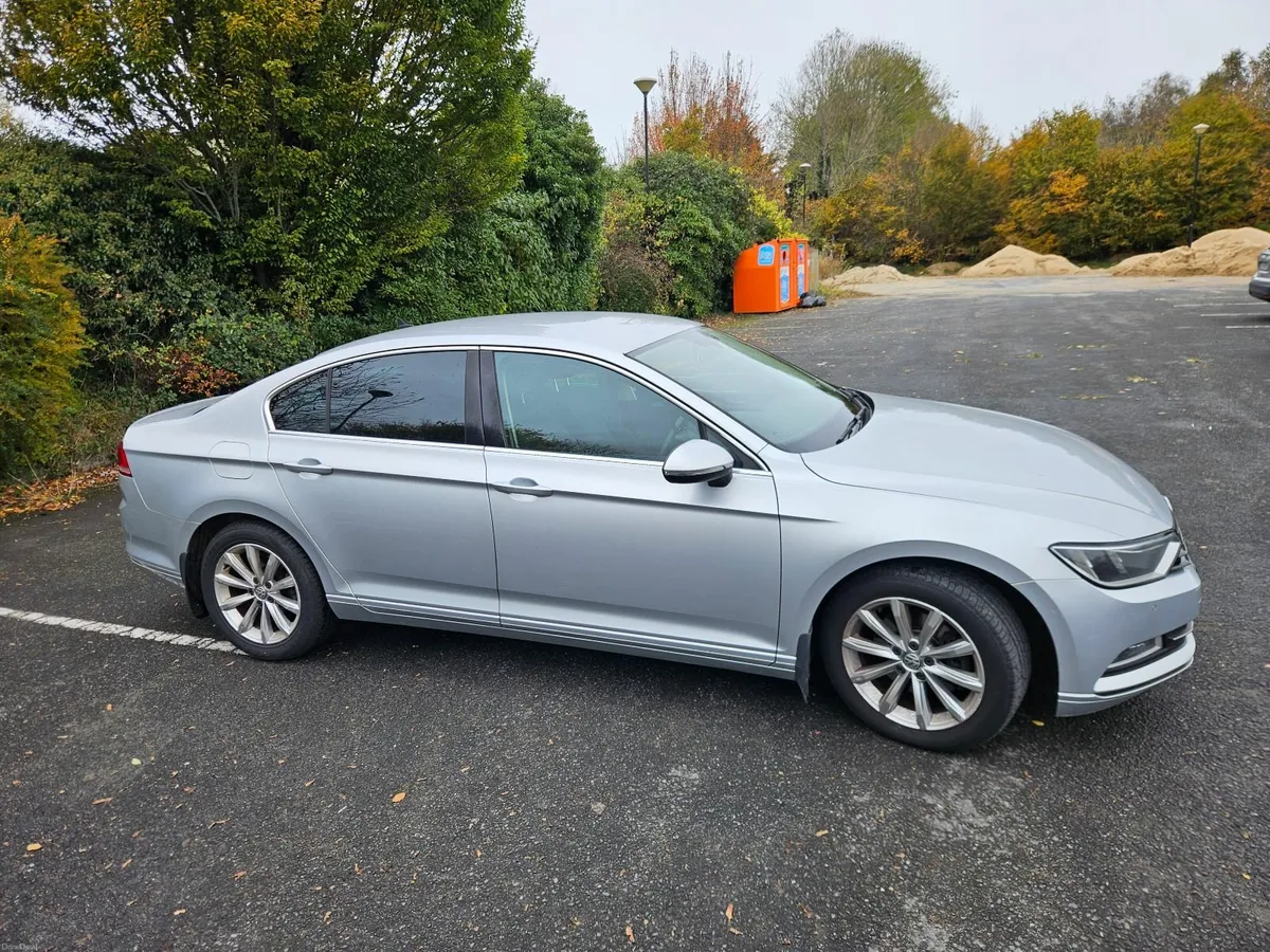 Volkswagen Passat 2015 - Image 2