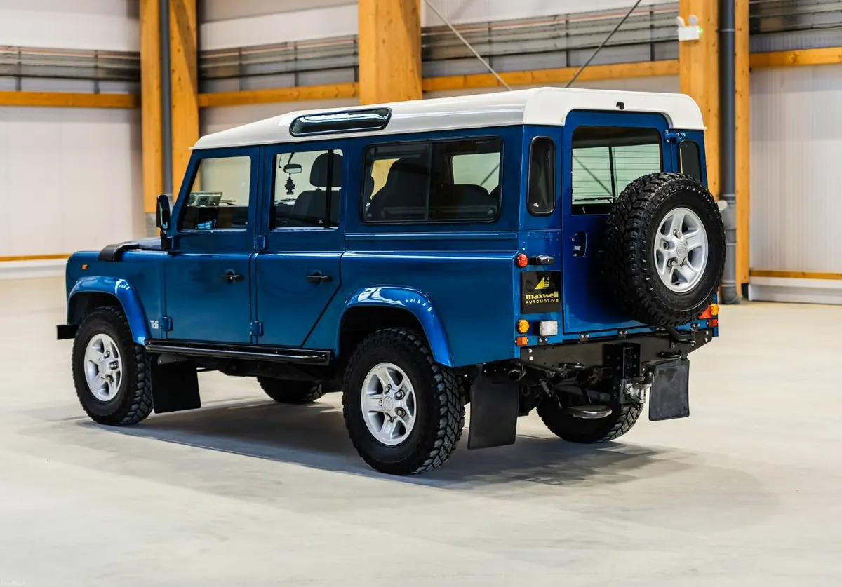 Land Rover Defender 110 1997 - Image 2