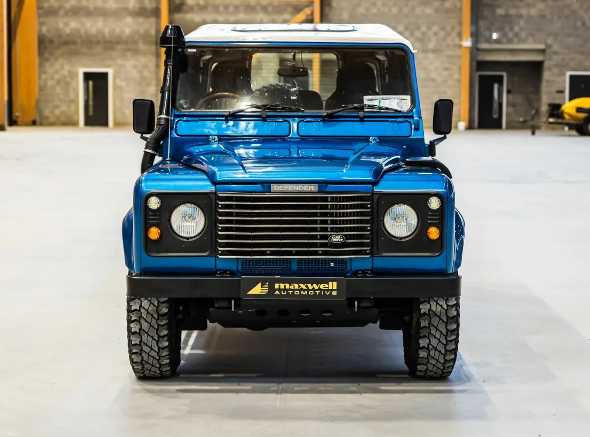 Land Rover Defender 110 1997 - Image 3