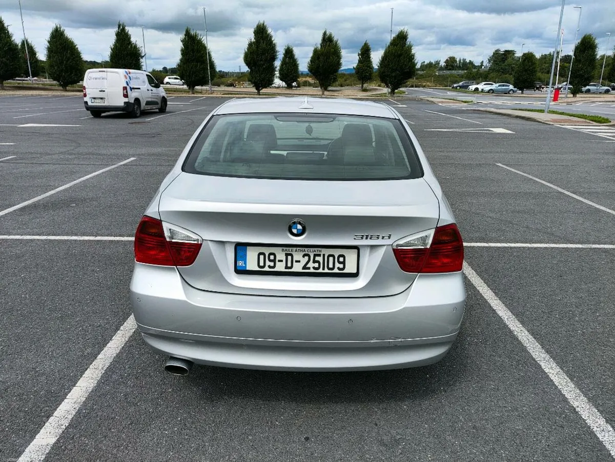 BMW 3-Series 2009 - Image 3