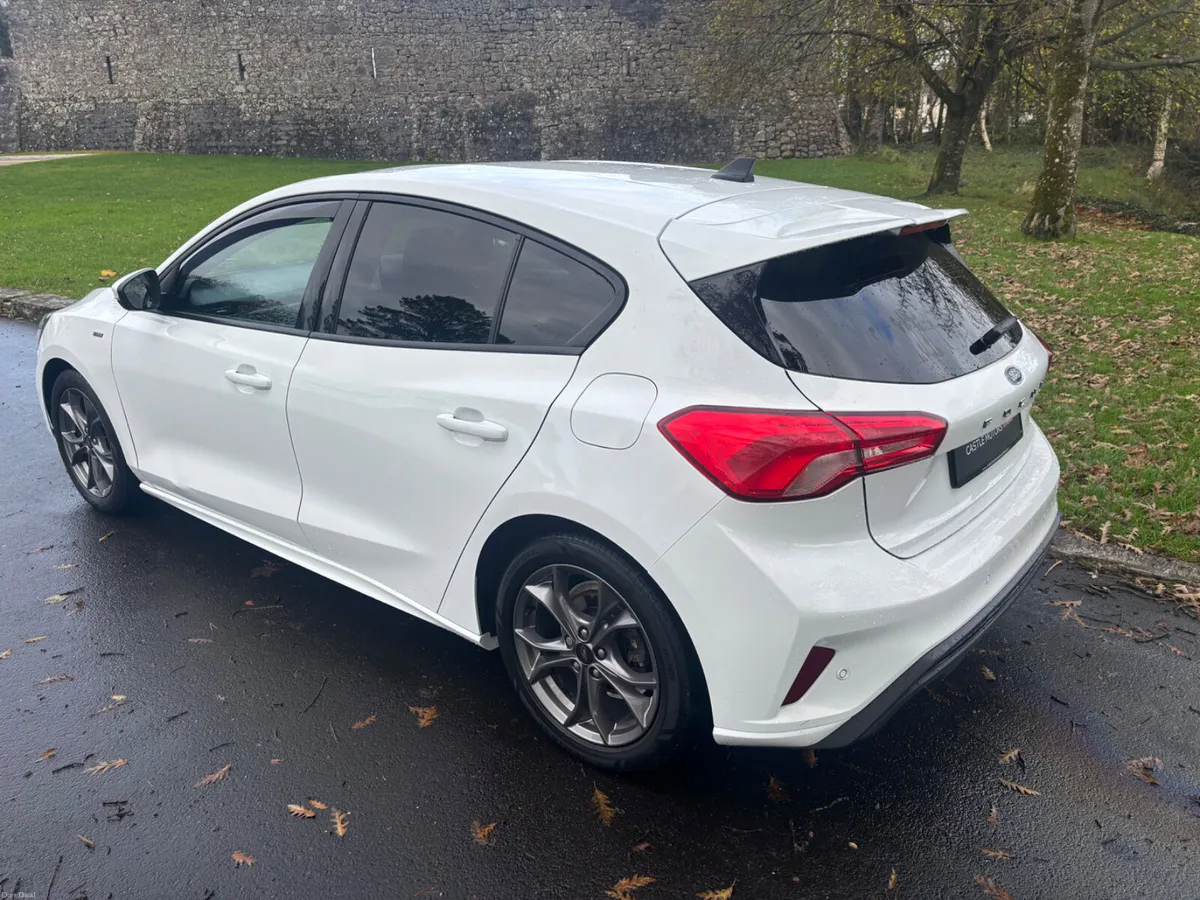 Ford Focus 2021 ST Line Diesel - Image 2