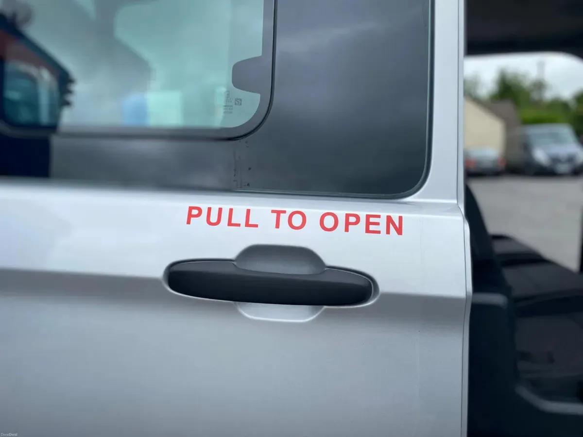 Wheelchair Accessible Ford Custom Kombi - Image 4