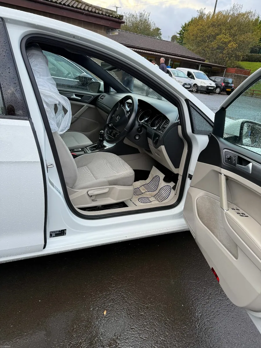 White Volkswagen Golf 2018 - Image 6