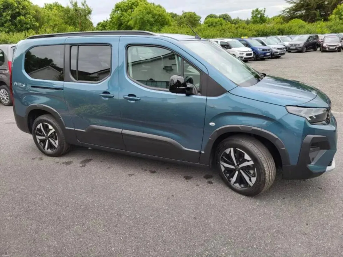 2026 Wheelchair Accessible Peugeot Rifter - Image 4