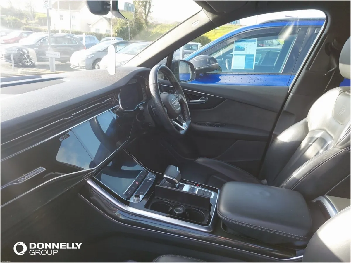 Audi Q7 Diesel Estate Black Edition - Image 2