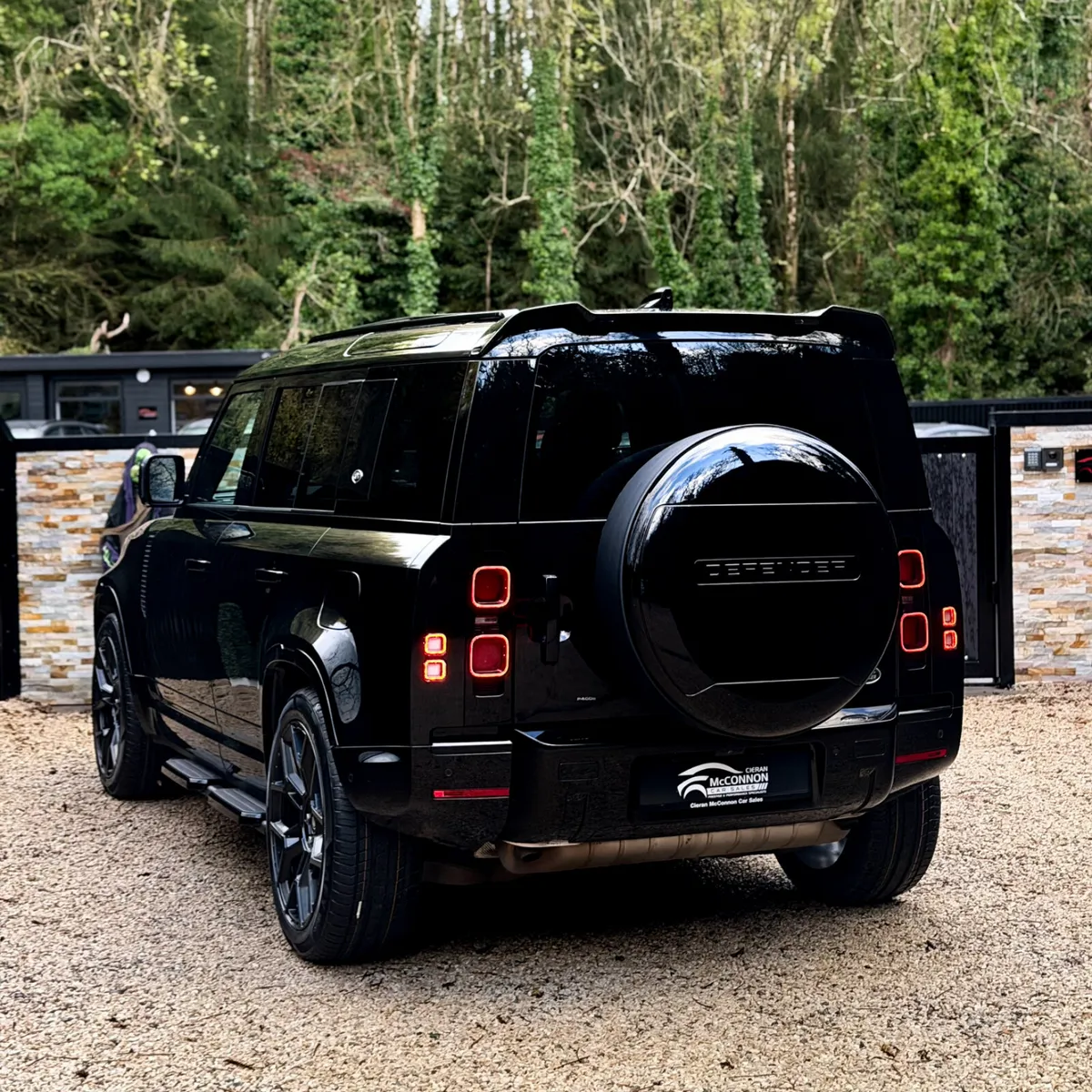 DEPOSIT 2021 (212) Land Rover Defender XS EDITION - Image 4
