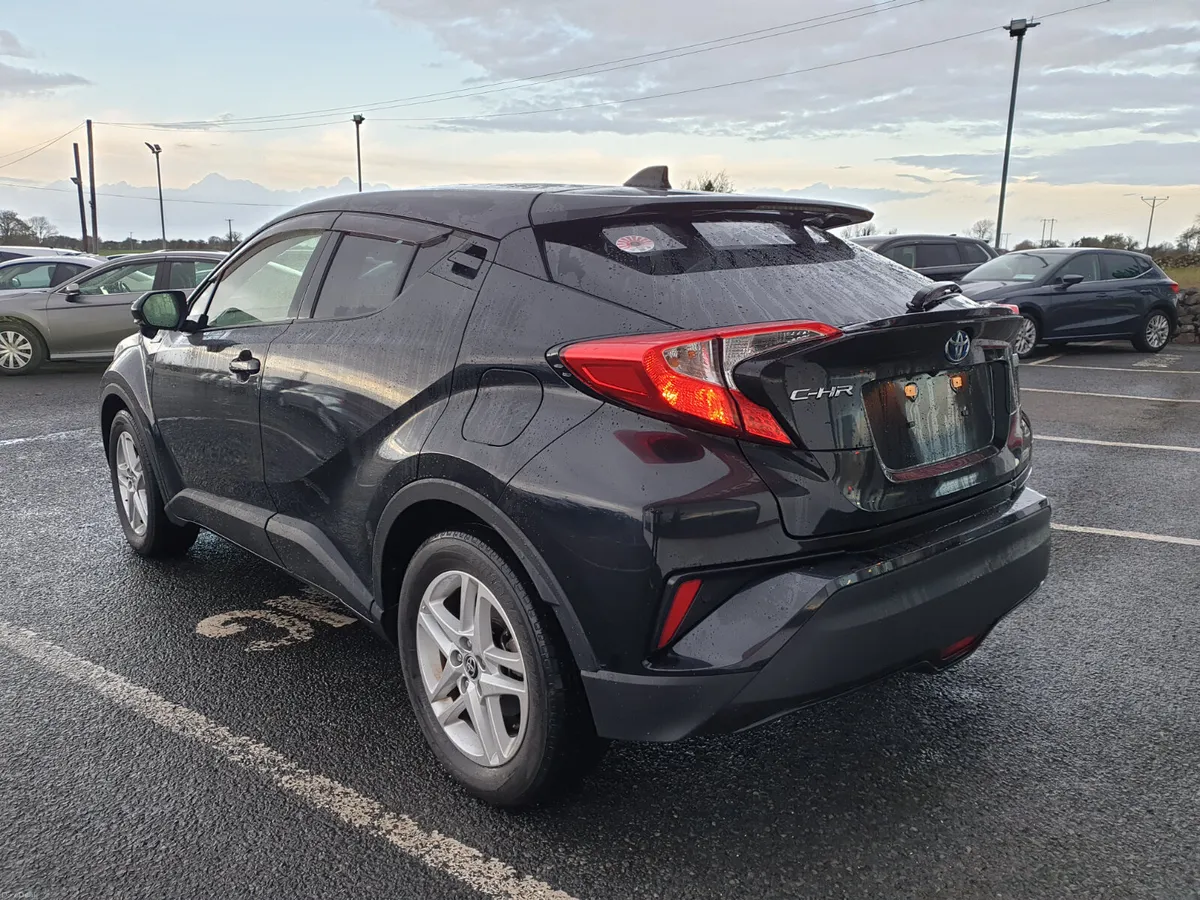 TOYOTA C-HR 1.8 HYBRID AUTO - Image 4