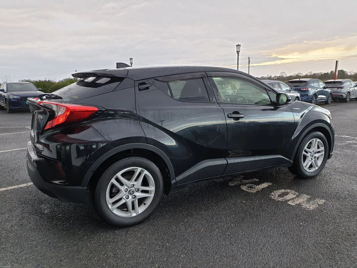 TOYOTA C-HR 1.8 HYBRID AUTO - Image 6