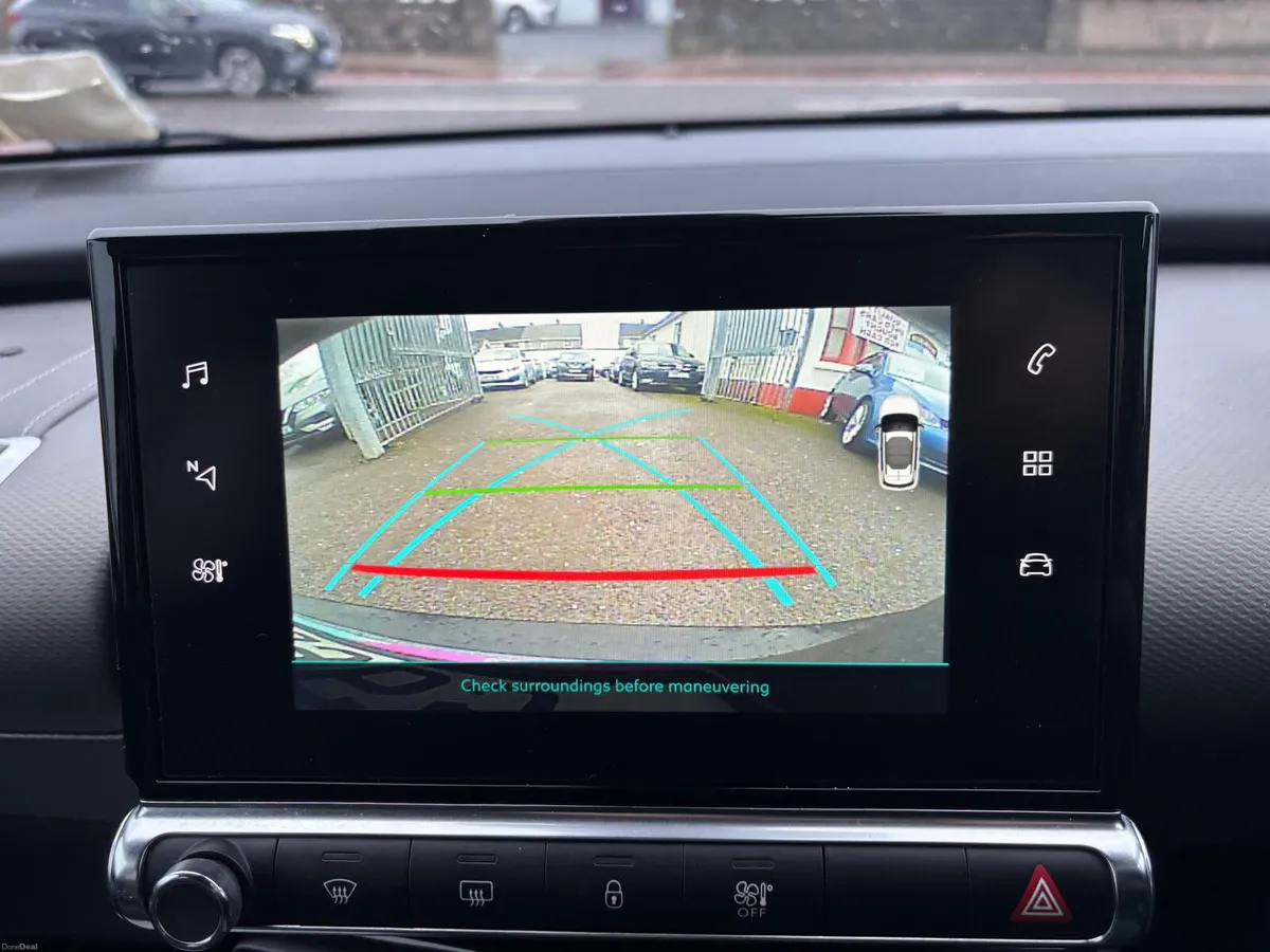 Citroen C4 CACTUS  LOW  MILEAGE  DIESEL - Image 3