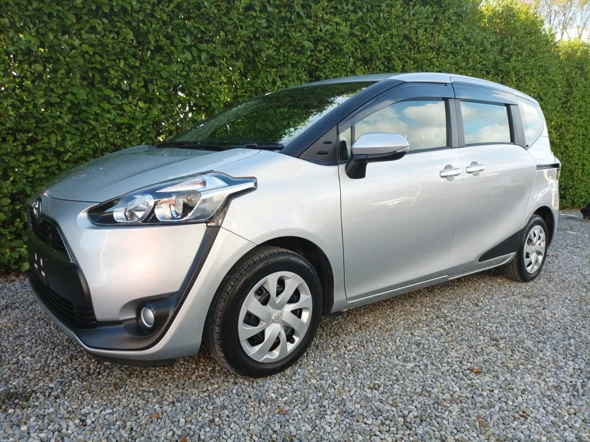 Toyota Sienta 1.5 Petrol Auto 7 seats, 2017 - Image 1