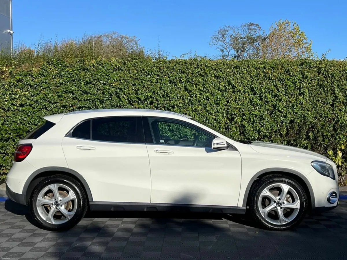 Mercedes-Benz GLA GLA180 1.6 AUTO // SERVICE HISTO - Image 2