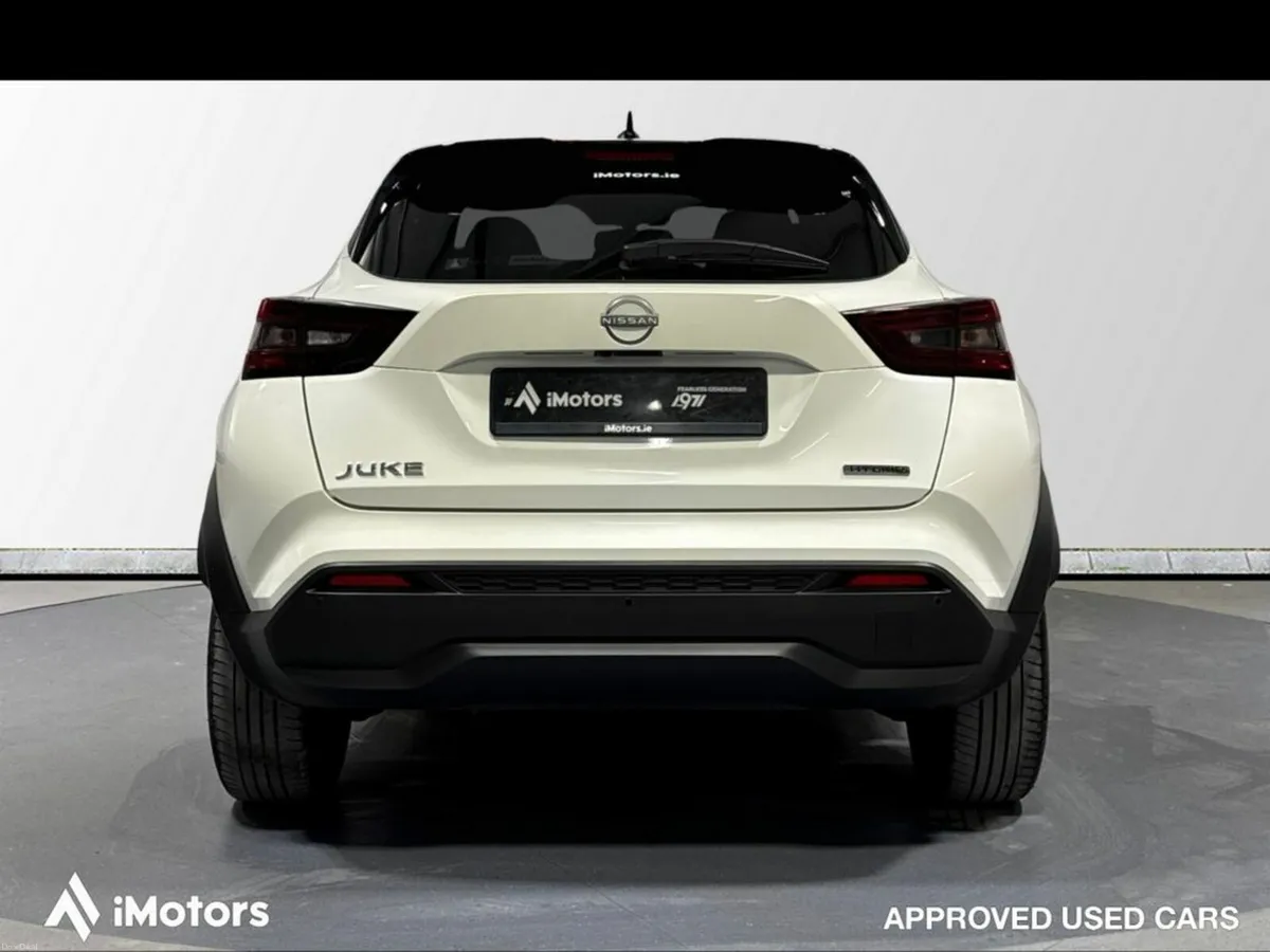 Nissan Juke 1.6 HYBRID SV Premium 2 tone black roo - Image 4