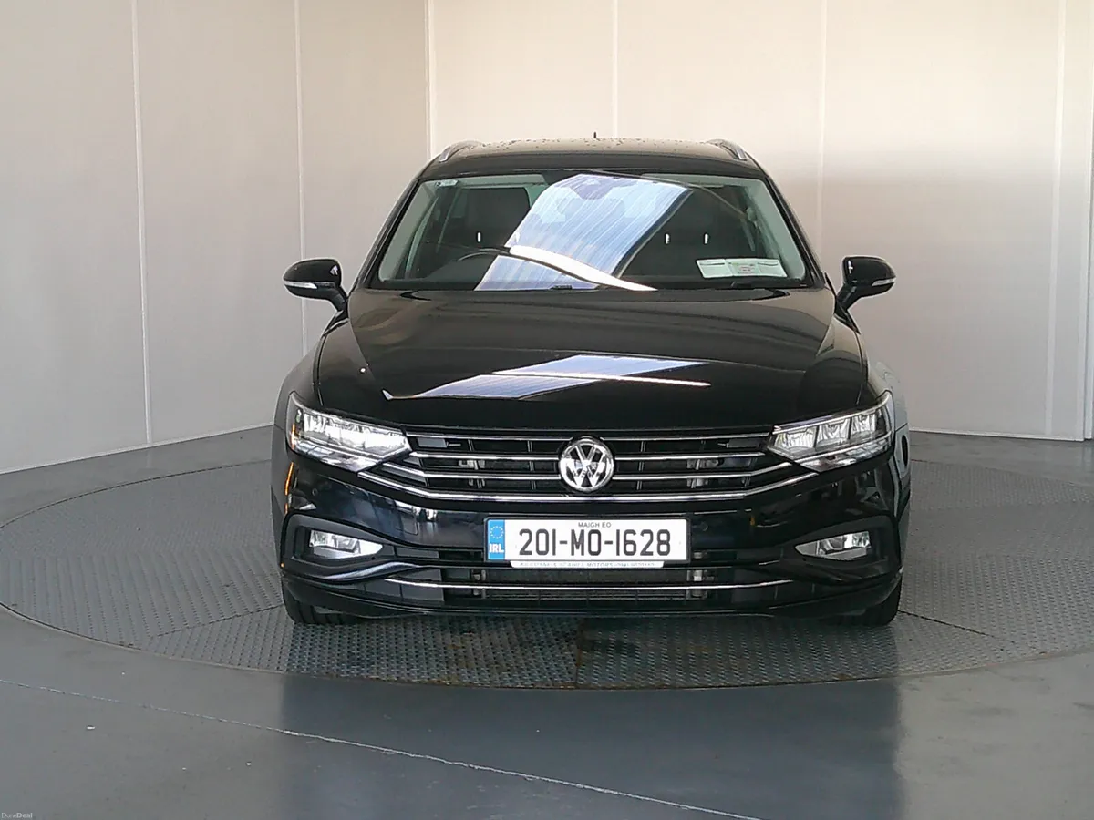 Volkswagen Passat 2020 - Image 2