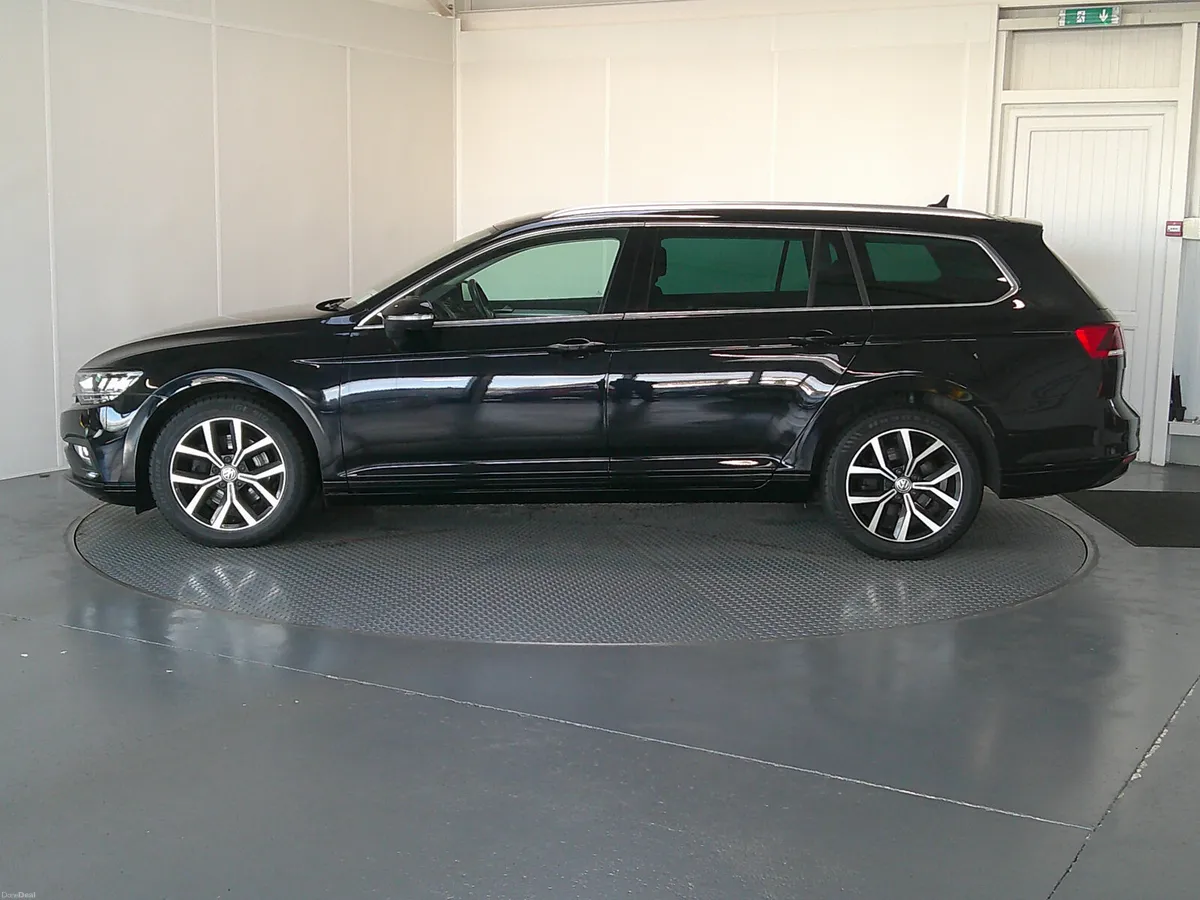 Volkswagen Passat 2020 - Image 4