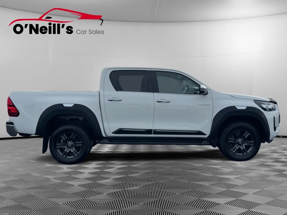 Toyota Hilux 2023 *NO VAT* 2.8 SR5 DOUBLE CAB #300 - Image 2