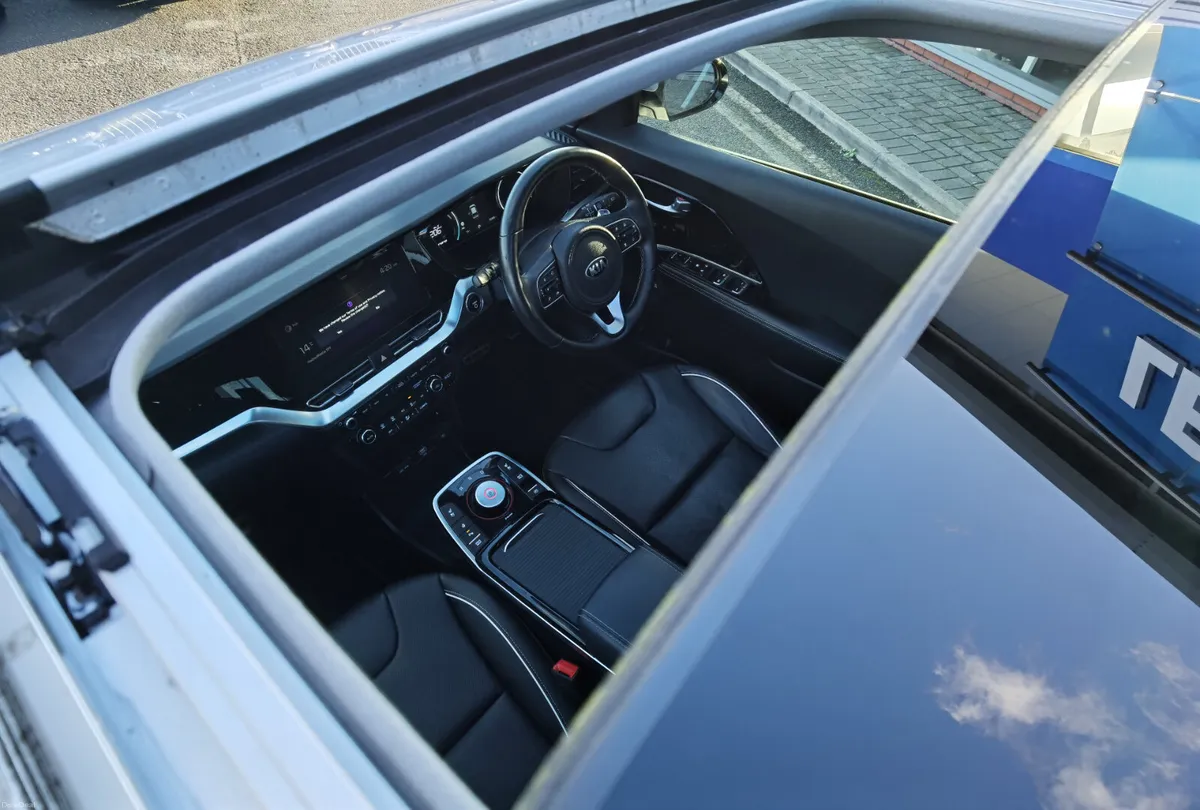 KIA NIRO 64KWH EV 4 + *SUNROOF + JBL SOUND SYSTEM* - Image 2