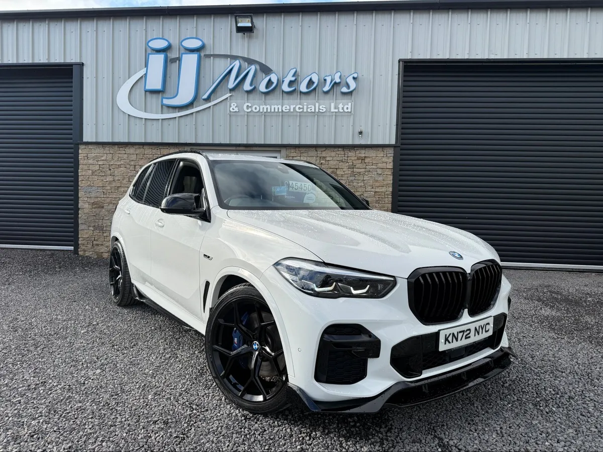 22 BMW X5 3.0 xDRIVE 45E M-SPORT PETROL HYBRID - Image 1