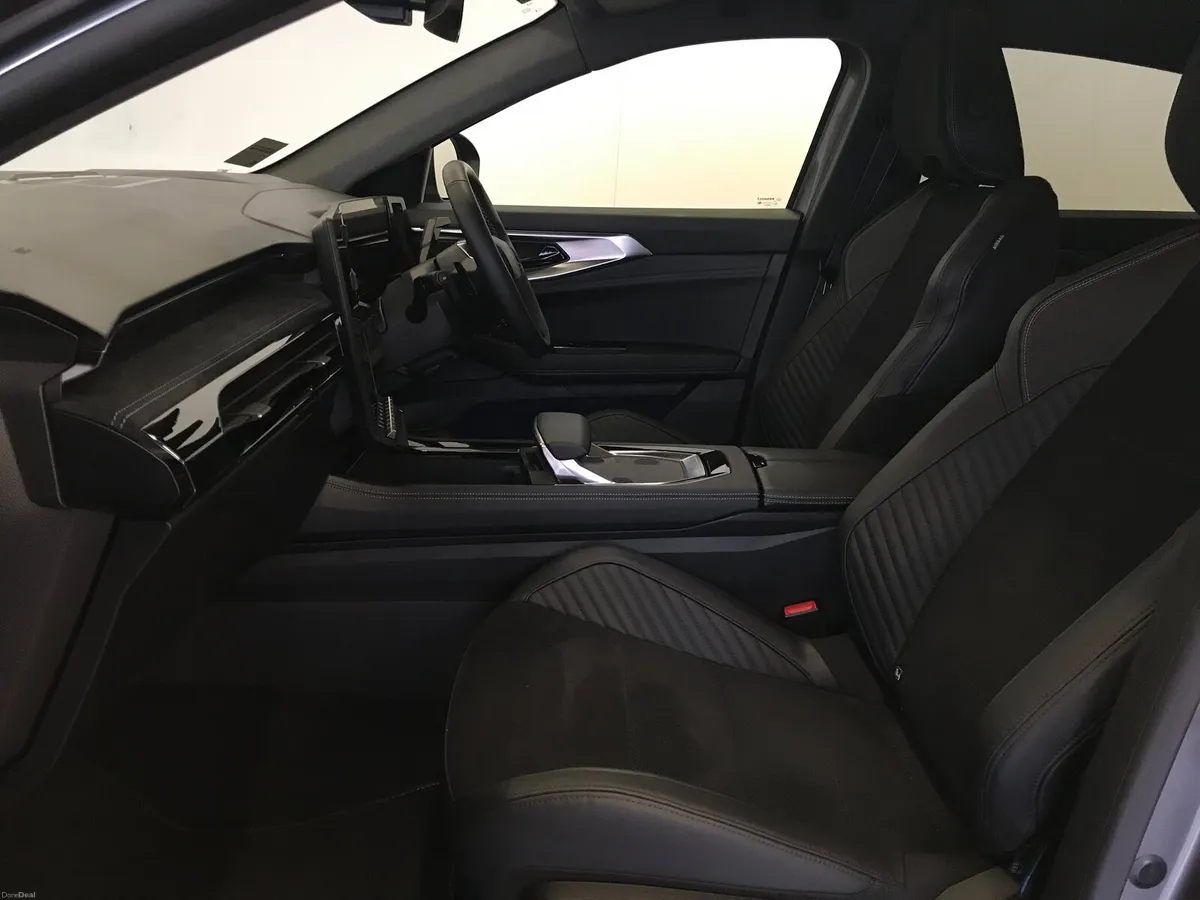 Renault Rafale E-Tech Hybrid 200 Esprit Alpine+ - Image 4