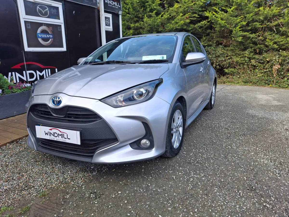 TOYOTA YARIS 1.5 HYBRID LUNA 4DR - Image 3