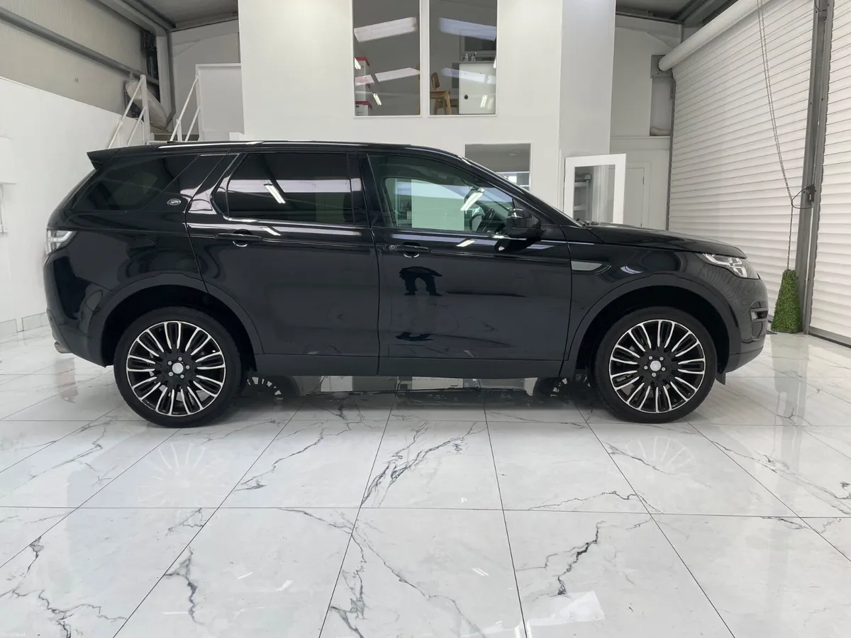 Land Rover Discovery Sport 2017 - Image 2