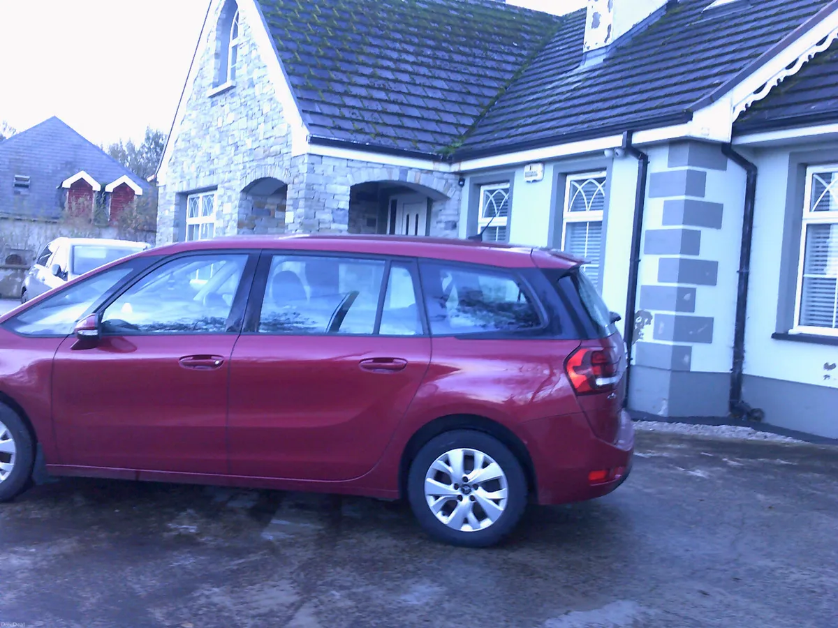 Citroen C4 2017---7 SEATER - Image 4