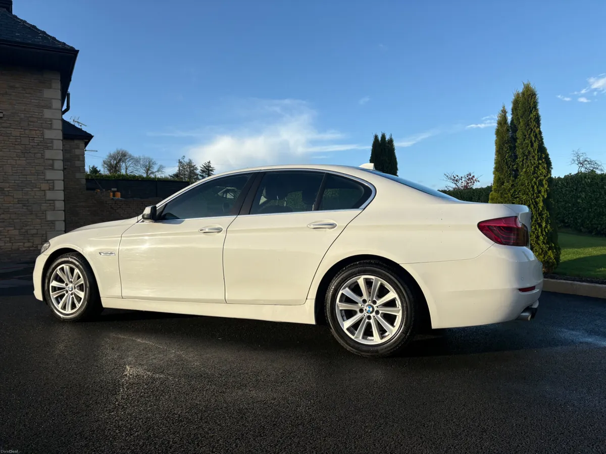 BMW 5-Series 2015 - Image 2
