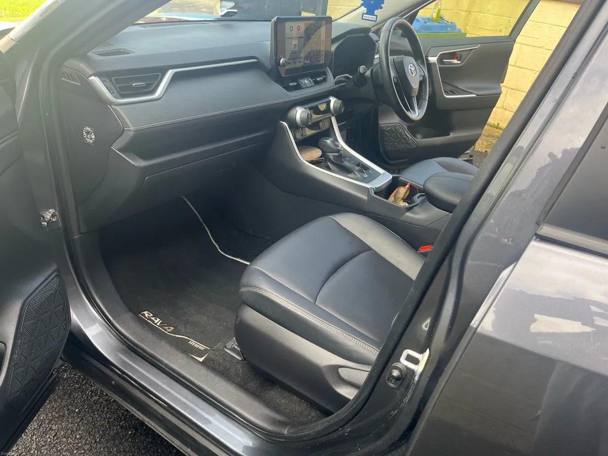 2023 Toyota RAV4 Sol Hybrid - Image 4