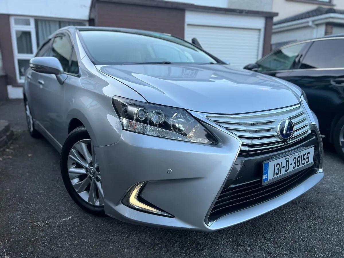 Lexus HS 250 Hybrid - Image 2