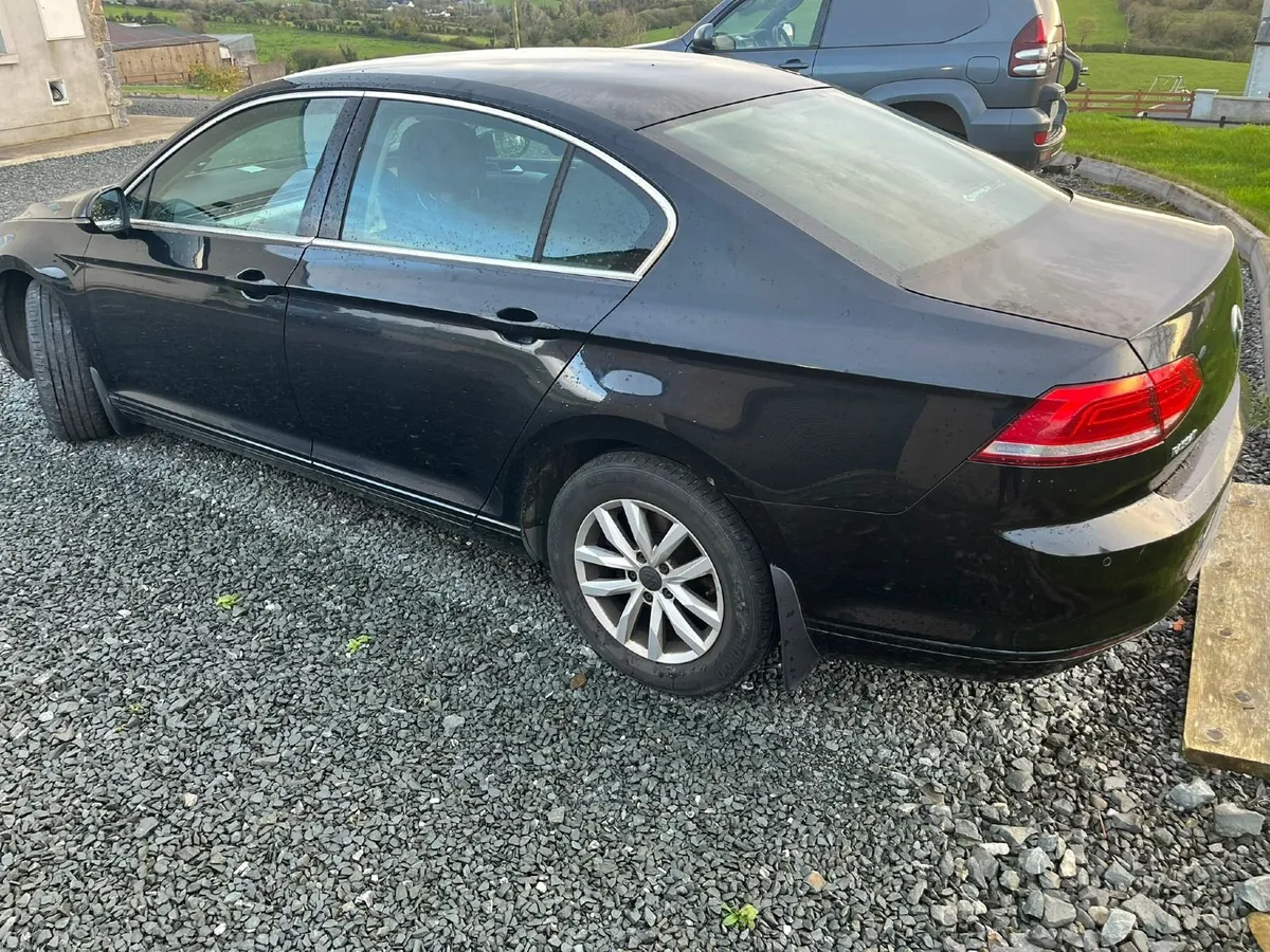 Volkswagen Passat 2015 - Image 3