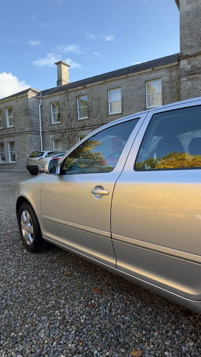 Skoda Octavia 2010 - Image 2