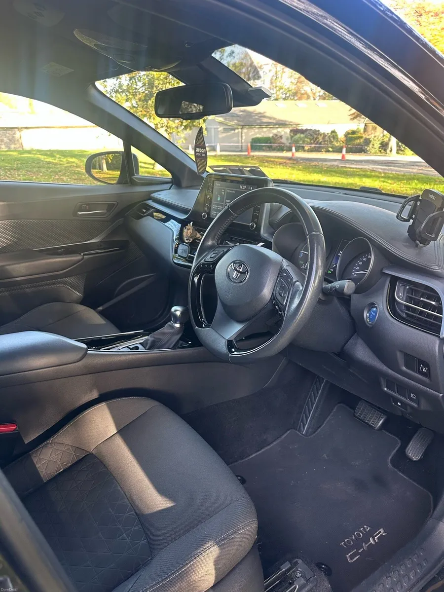 Toyota CHR - Image 2