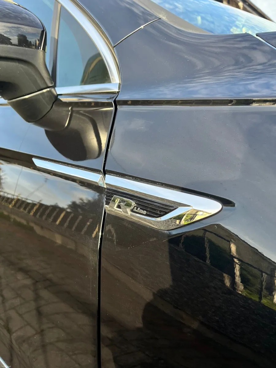 VW Tiguan R-Line 1.4 tsi w/Digital Cluster - Image 3