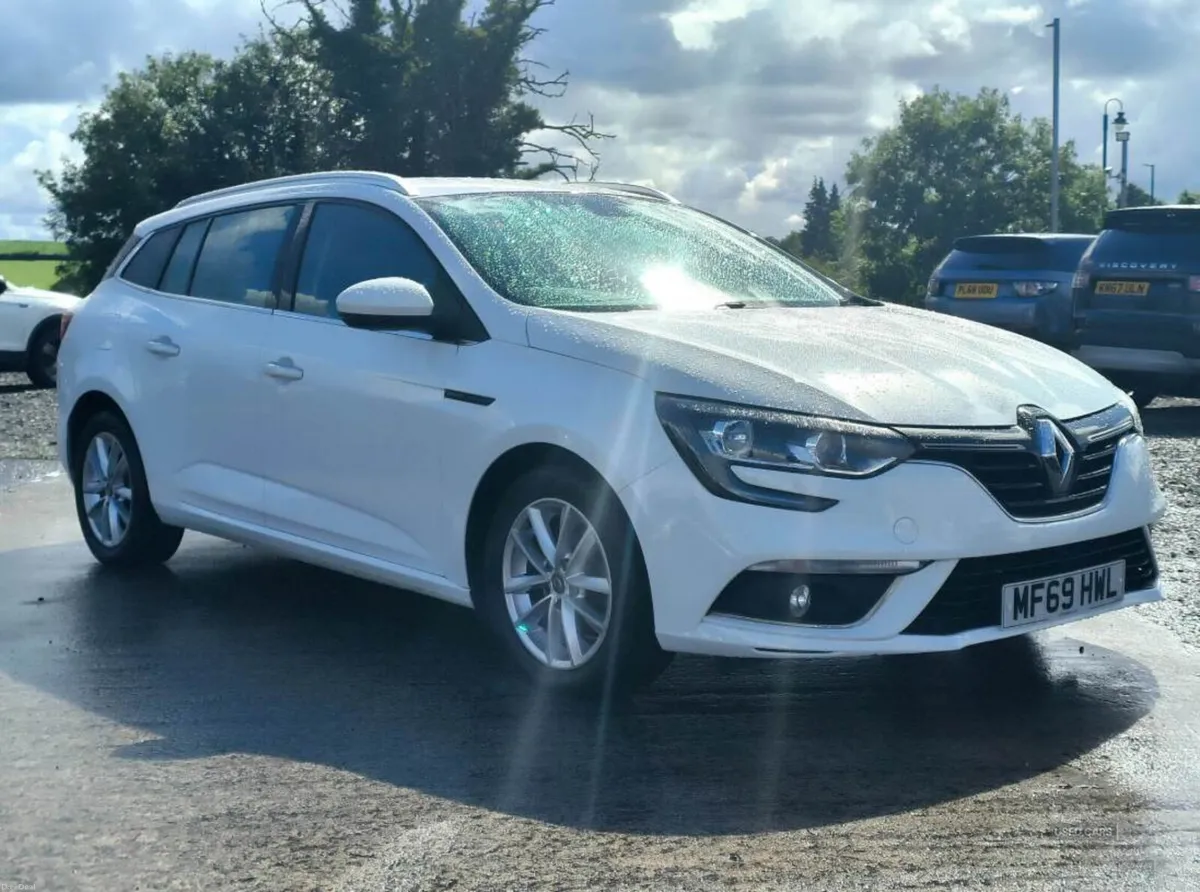 2019 Renault Megane 1.5Blue dci Play Estate - Image 1