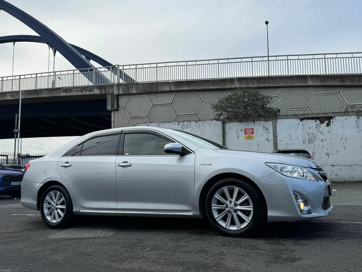 Toyota Camry Hybrid 2014 - Image 2