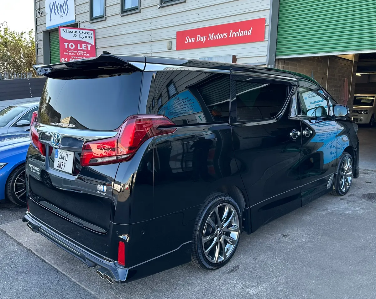 2020 Toyota Alphard executive lounge - Image 2