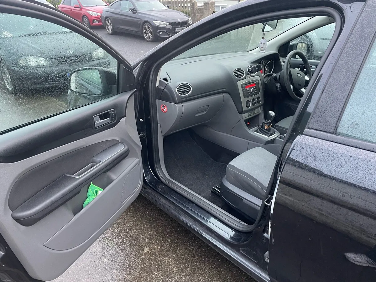 Ford Focus 1.6 2011 - Image 2