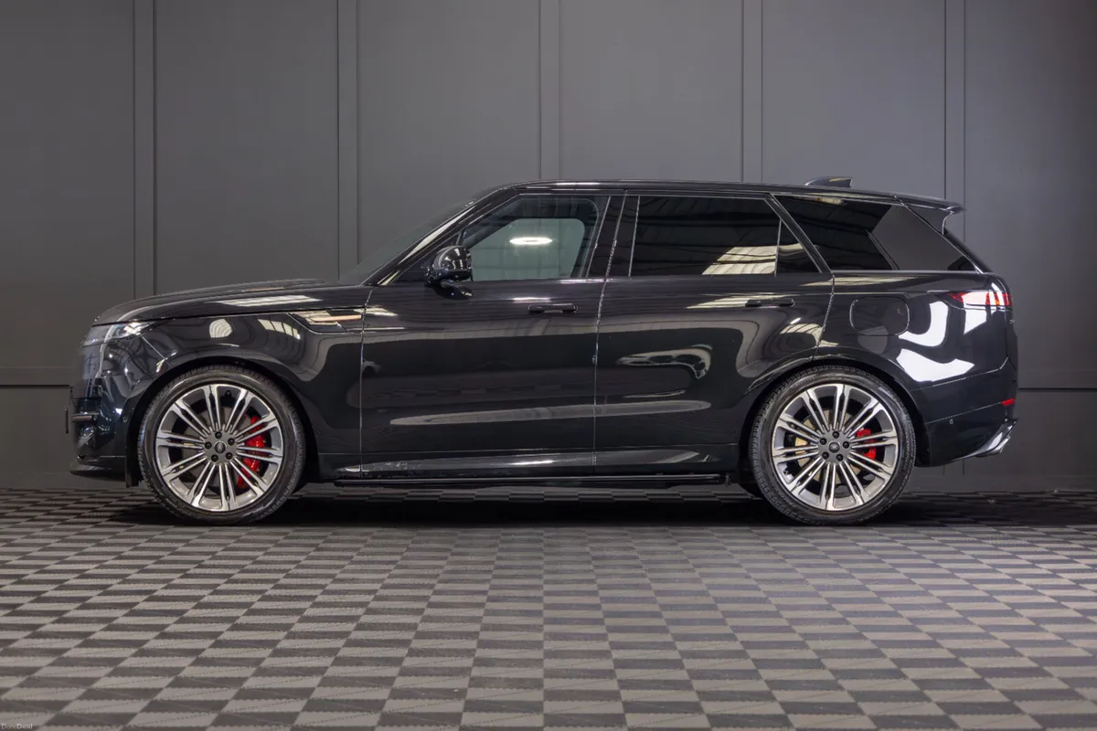 2024 Range Rover Sport P460e Dynamic SE - Image 3