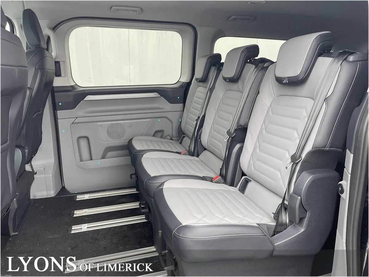 Ford Tourneo Custom LWB Titanium 9 SEATER2.5 phev - Image 5